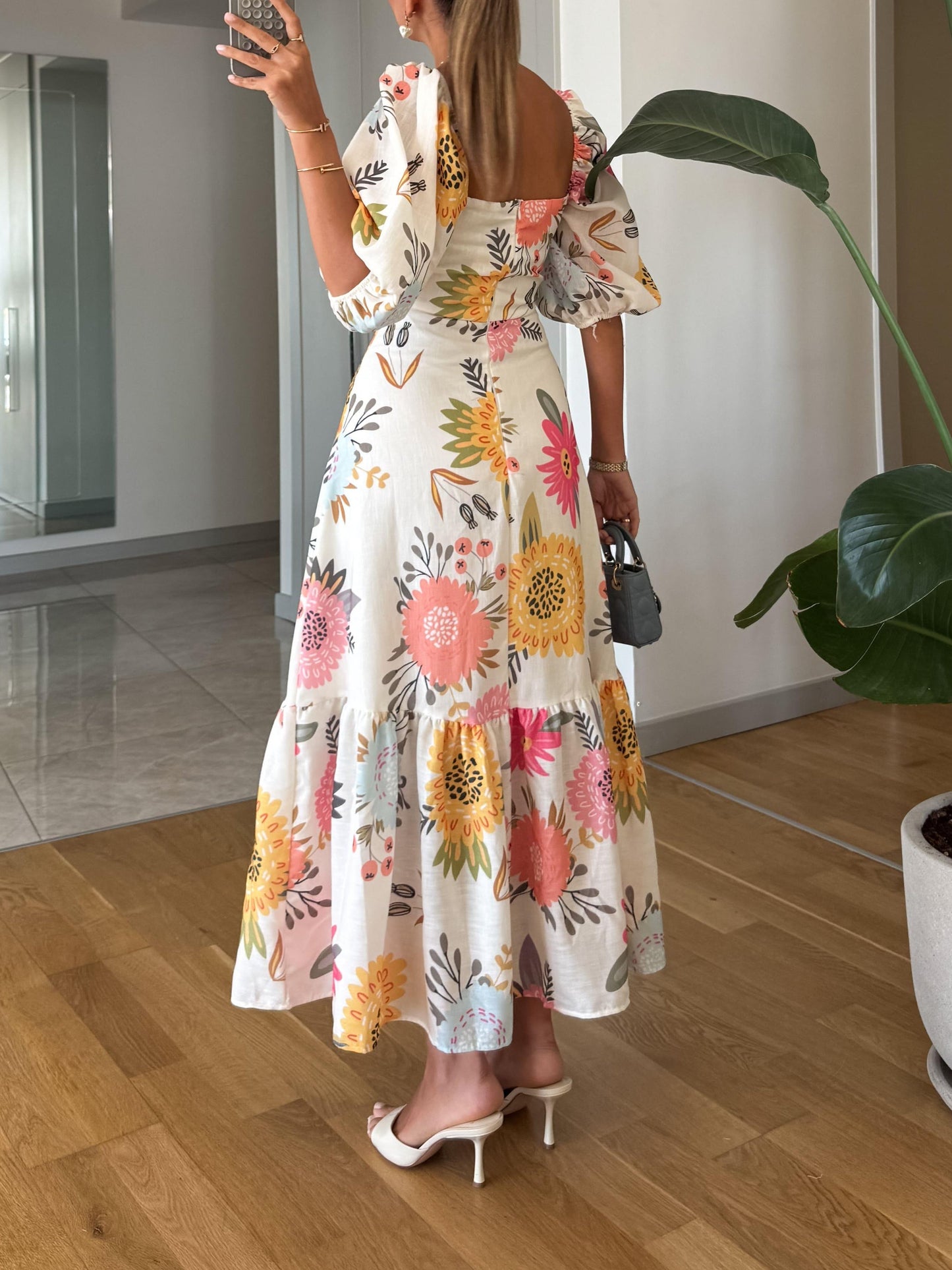 TOVA™ | Sommarklänning med blommönster och retrokänsla